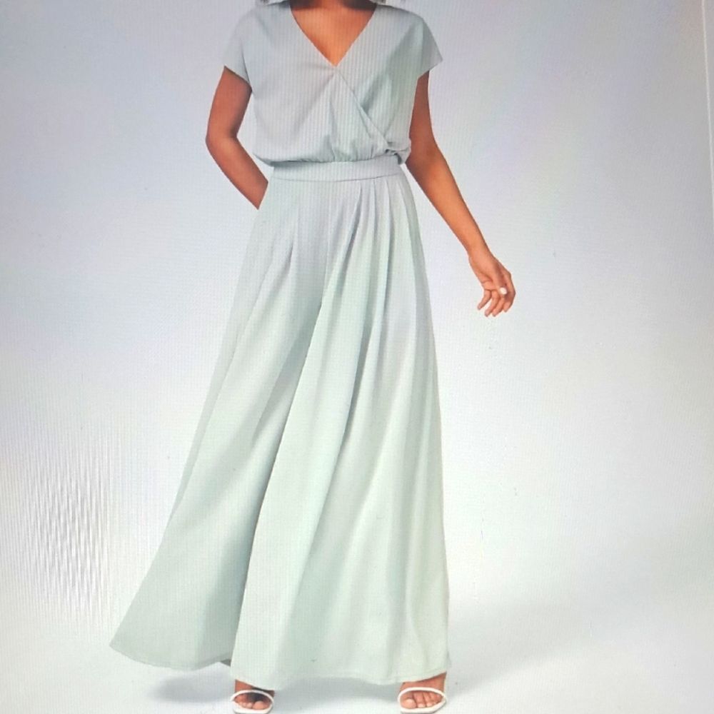 LARGE.  HALARA V NECK WIDE LEG FLOWY WAFFLE JUMPSUIT